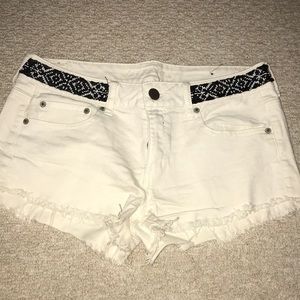 AMERICAN EAGLE boho denim shorts